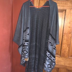 Women’s poncho that still has tags!